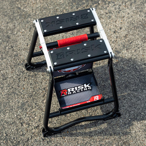 Risk Racing F.F.S. Factory Fold Stand in der Grube